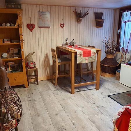 La Ferme De La-Haut B&B Le Haut-du-Them Экстерьер фото