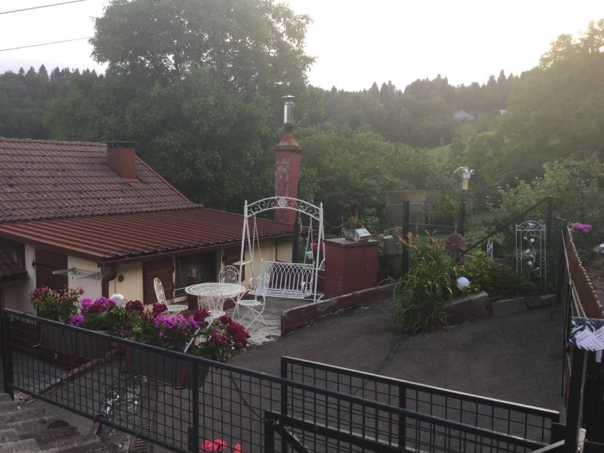 La Ferme De La-Haut B&B Le Haut-du-Them Экстерьер фото