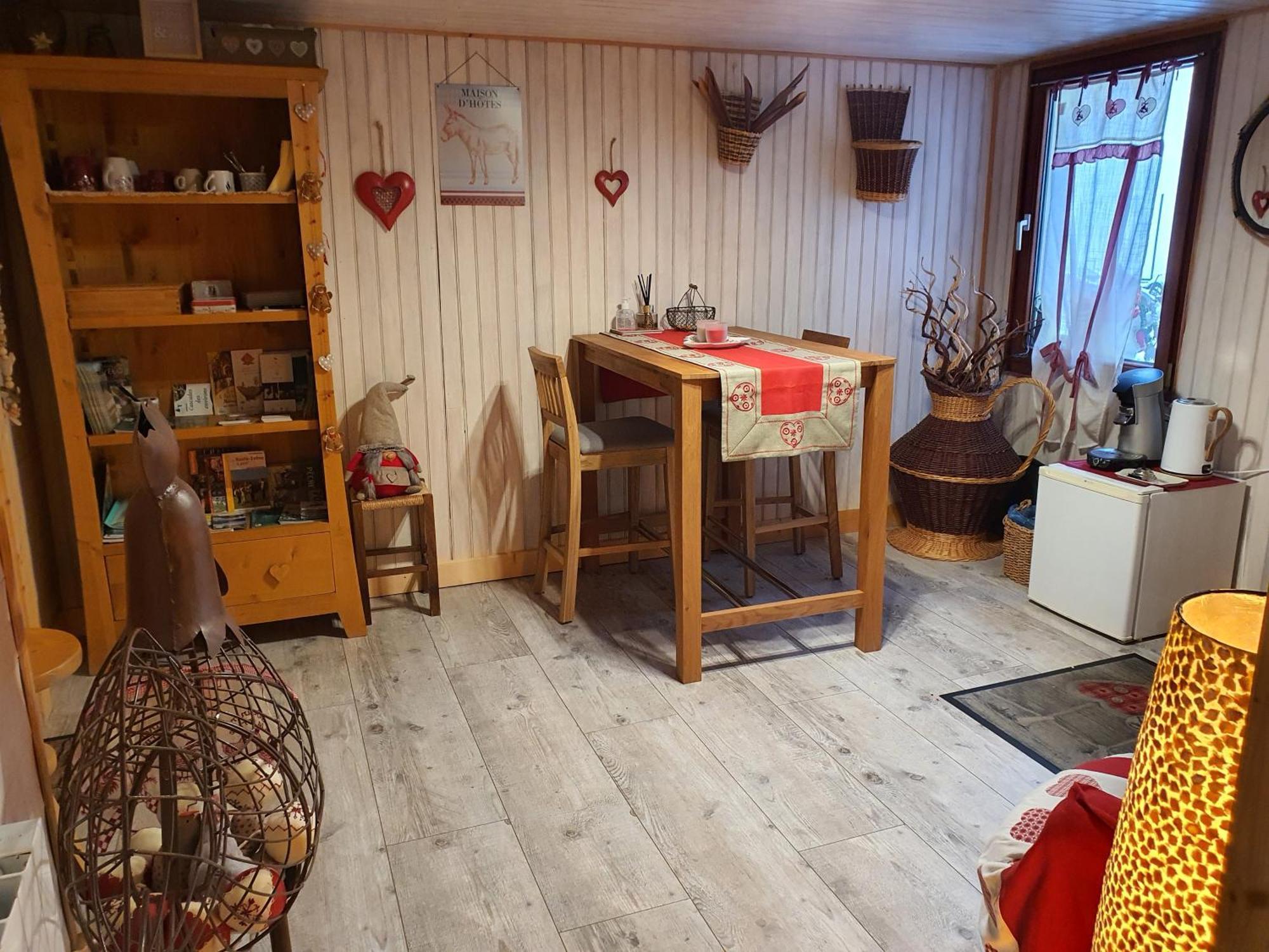 La Ferme De La-Haut B&B Le Haut-du-Them Экстерьер фото